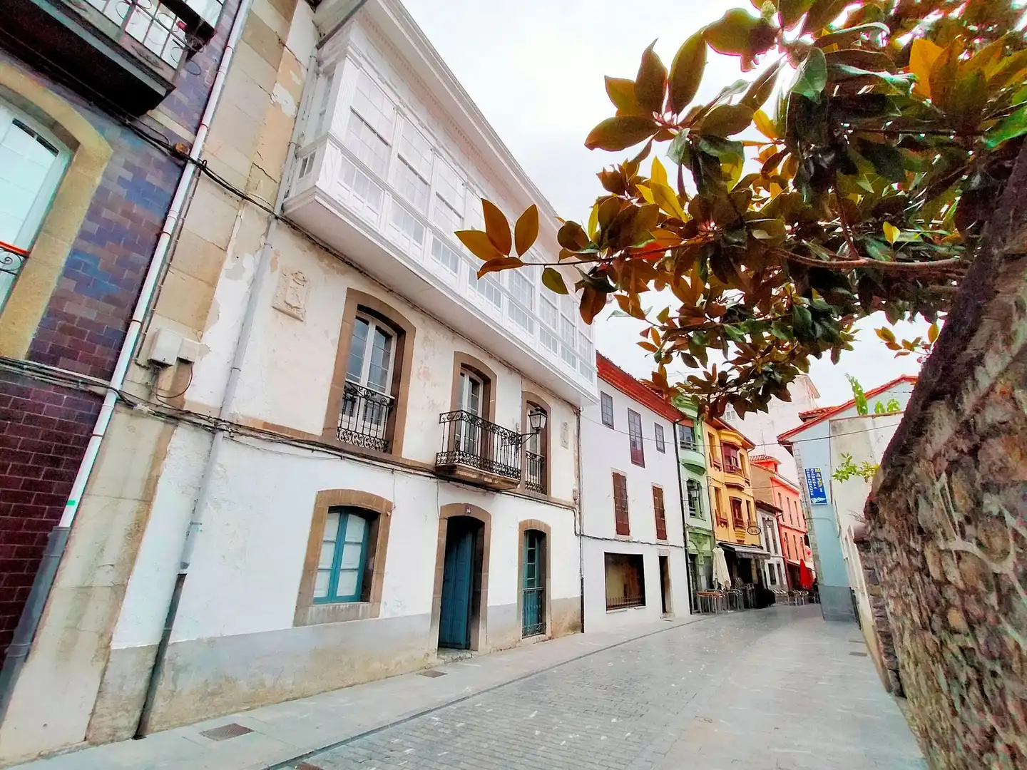 Vista exterior de Casa o xalet en venda en Pravia amb Calefacció, Jardí privat i Terrassa