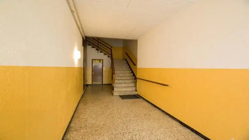 Flat for sale in Vic