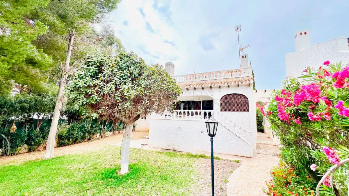 Jardí de Casa o xalet en venda en Orihuela amb Terrassa, Moblat i Balcó