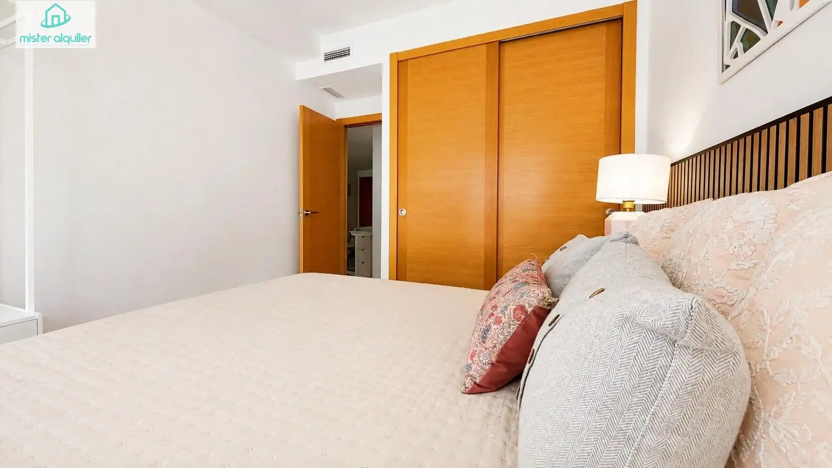 Dormitori de Apartament de lloguer en El Campello amb Aire condicionat, Calefacció i Terrassa