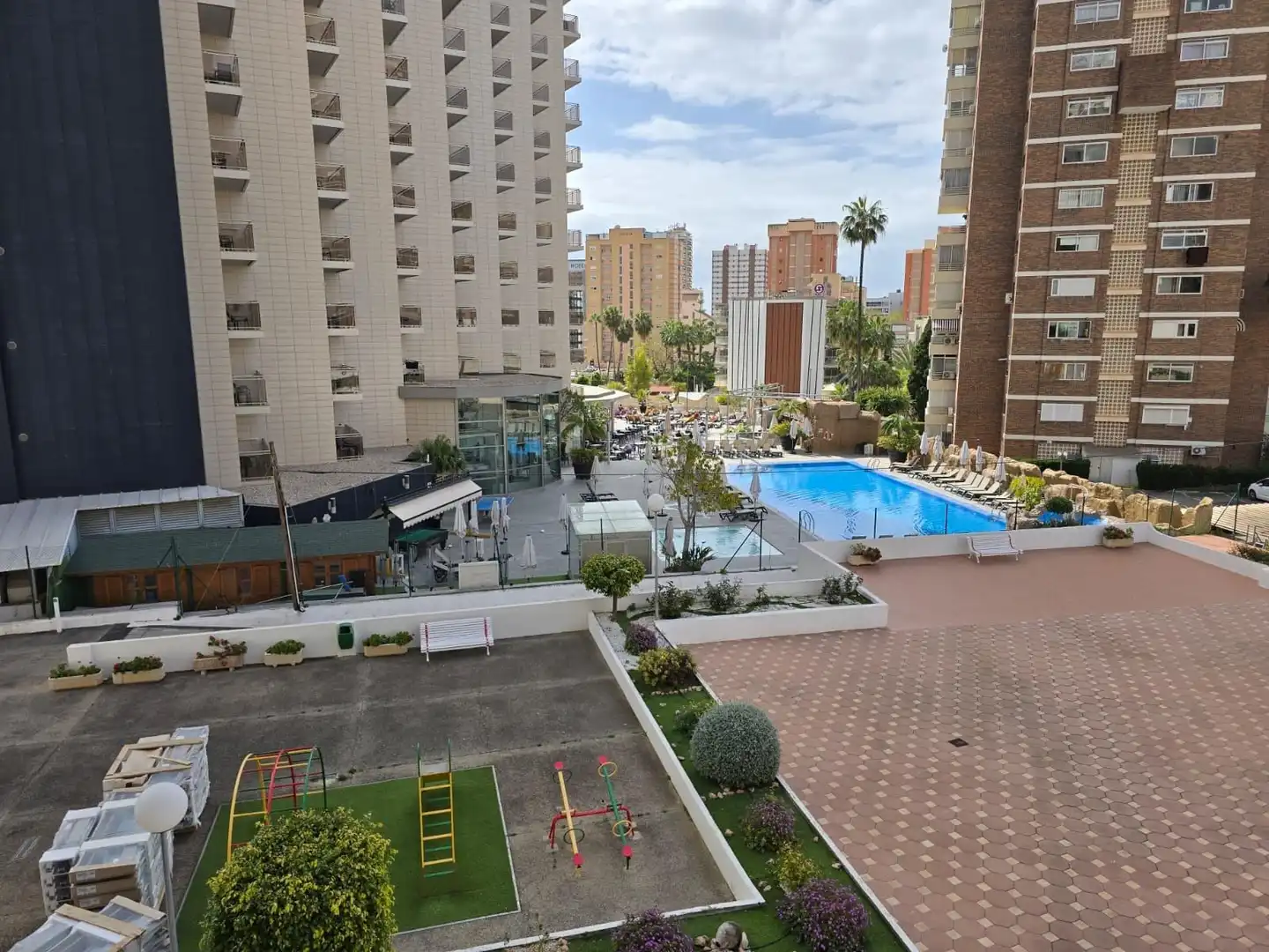 Swimming pool of Flat for rent in Benidorm  with Air Conditioner, Private garden and Terrace