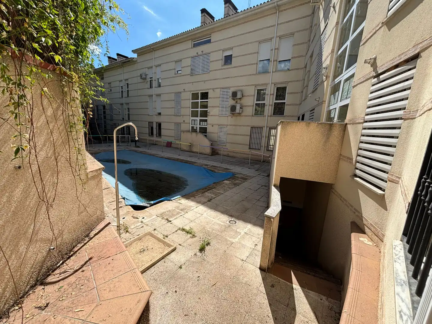 Piscina de Piso en venta en Azuqueca de Henares con Calefacción, Amueblado y Horno
