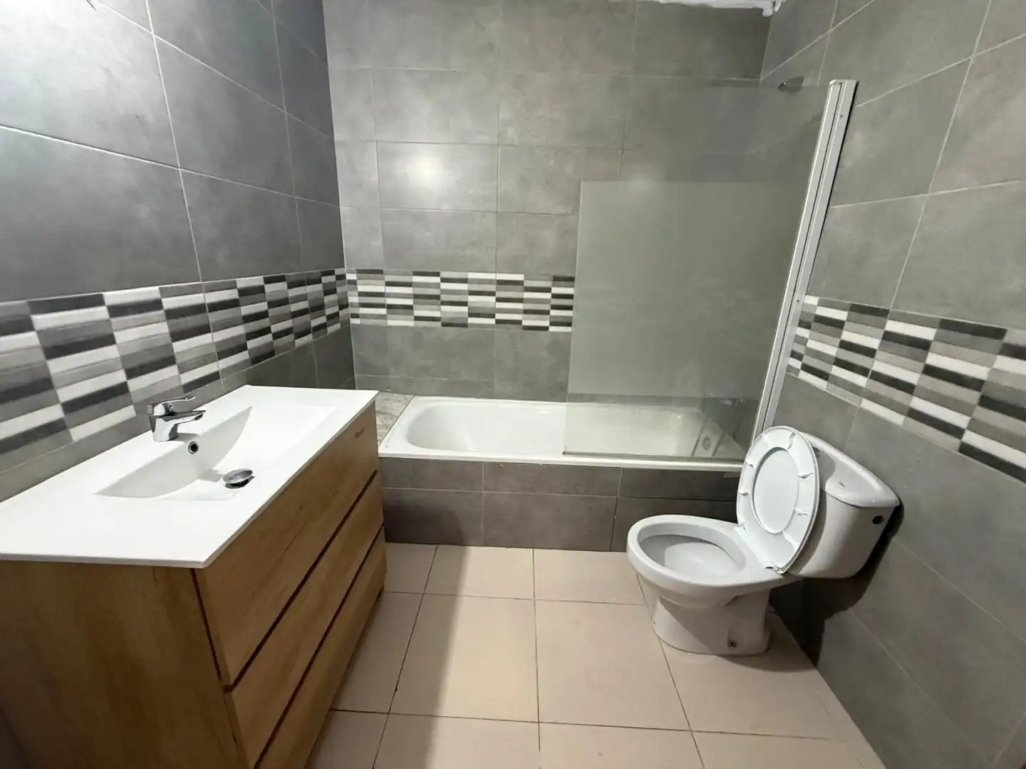 Bathroom of Flat for sale in Malgrat de Mar  with Air Conditioner, Heating and Balcony