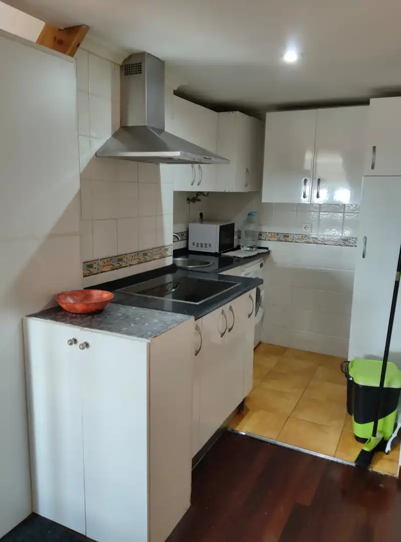 Cuina de Estudi en venda en Santander amb Parquet i Moblat