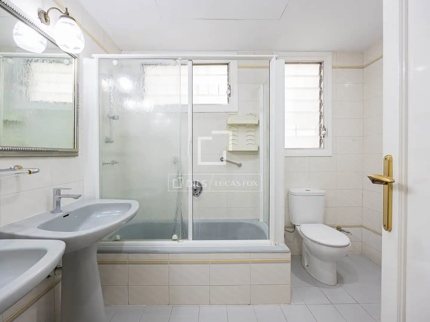 Bathroom of Flat for rent in Barcelona  with Air Conditioner, Heating and Furnished