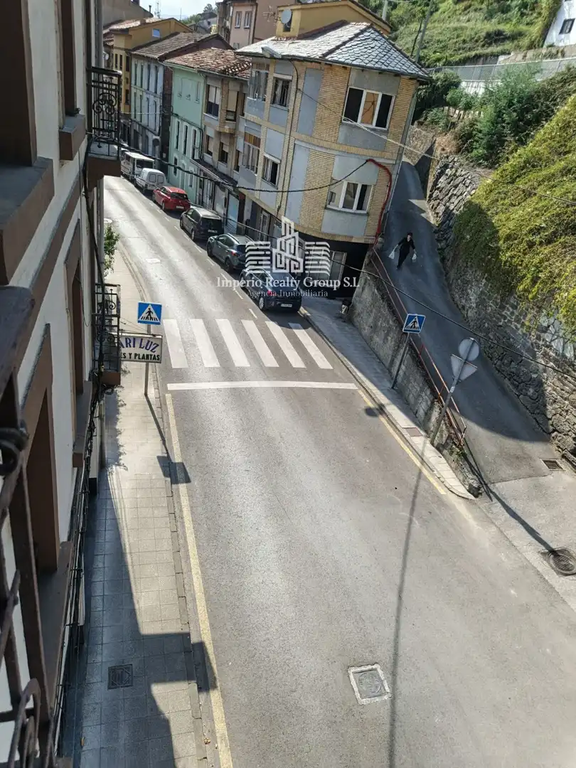 Vista exterior de Edifici en venda en Mieres (Asturias)