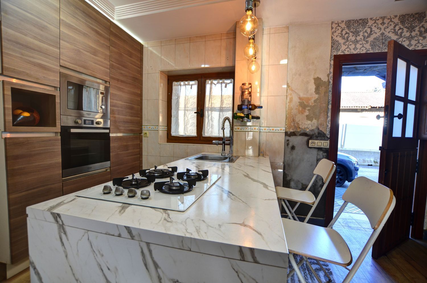 Cuina de Casa o xalet en venda en Mieres (Asturias) amb Calefacció, Terrassa i Traster