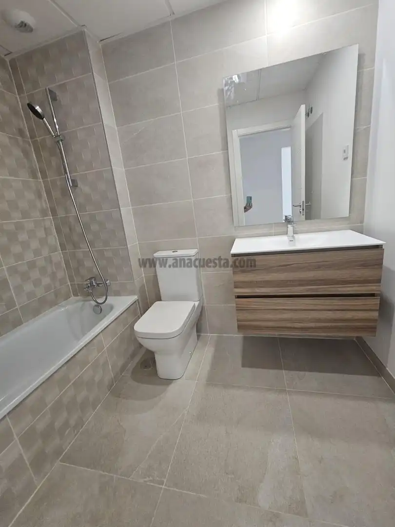Baño de Apartamento en venta en Estepona con Aire acondicionado, Terraza y Piscina comunitaria
