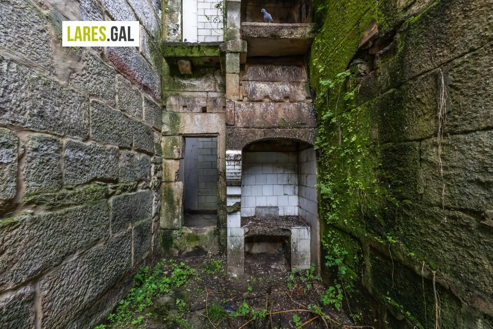 Vista exterior de Casa o xalet en venda en Cangas  amb Terrassa