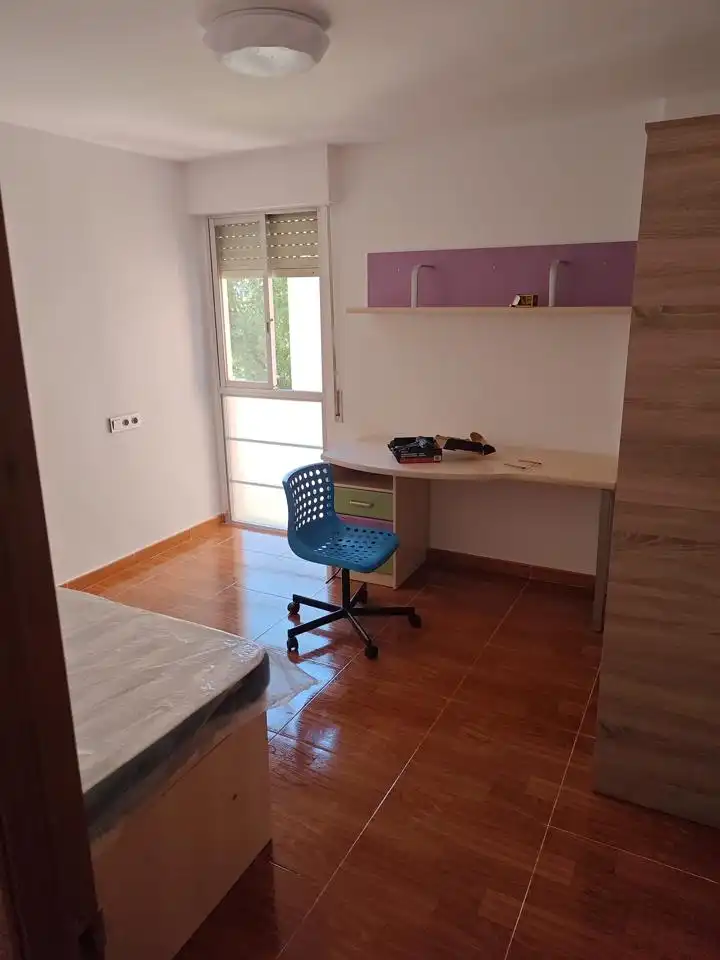 Bedroom of Flat for share in Madrid  with Furnished