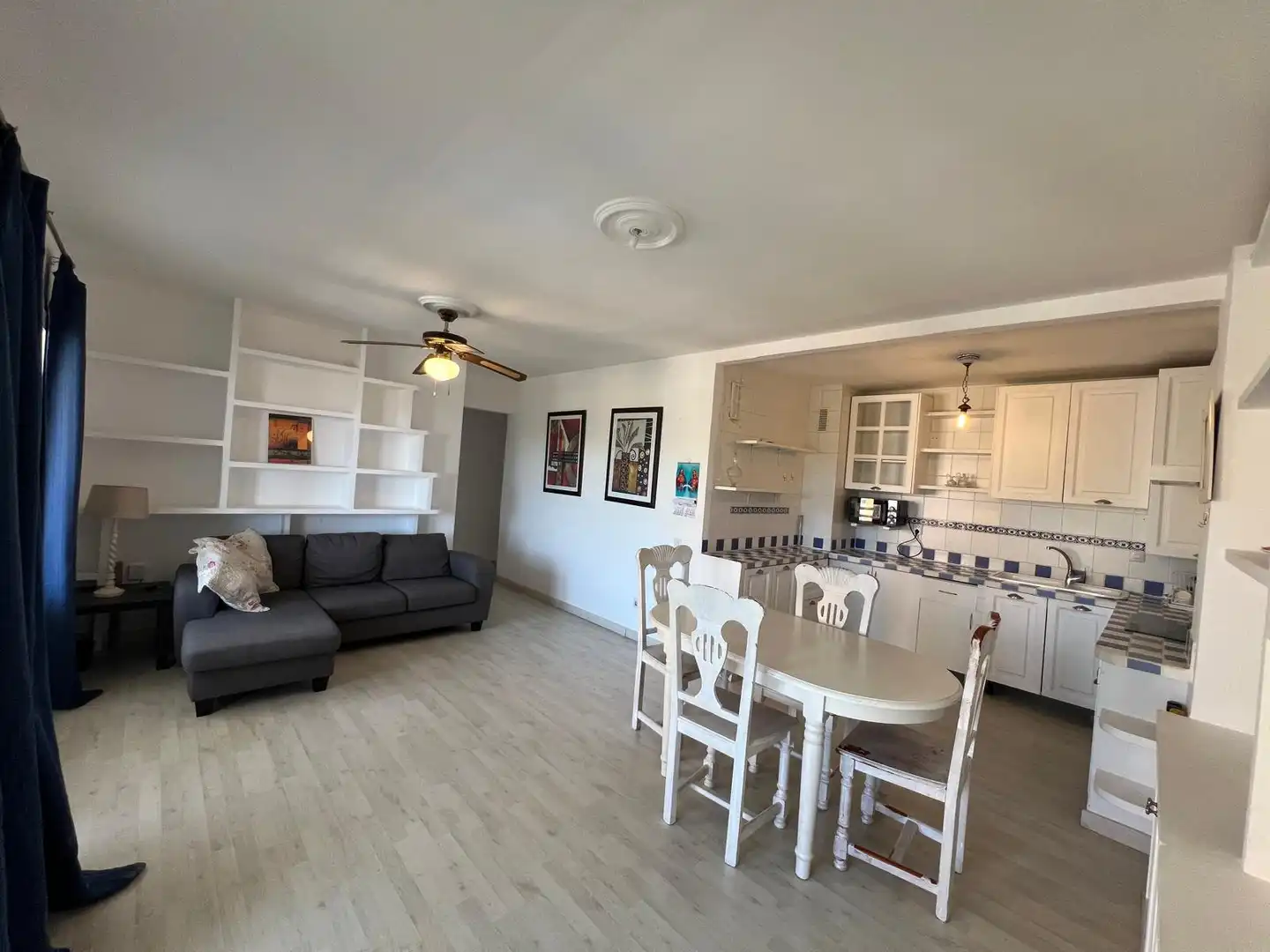 Sala de estar de Apartamento en venta en Estepona con Aire acondicionado, Terraza y Piscina