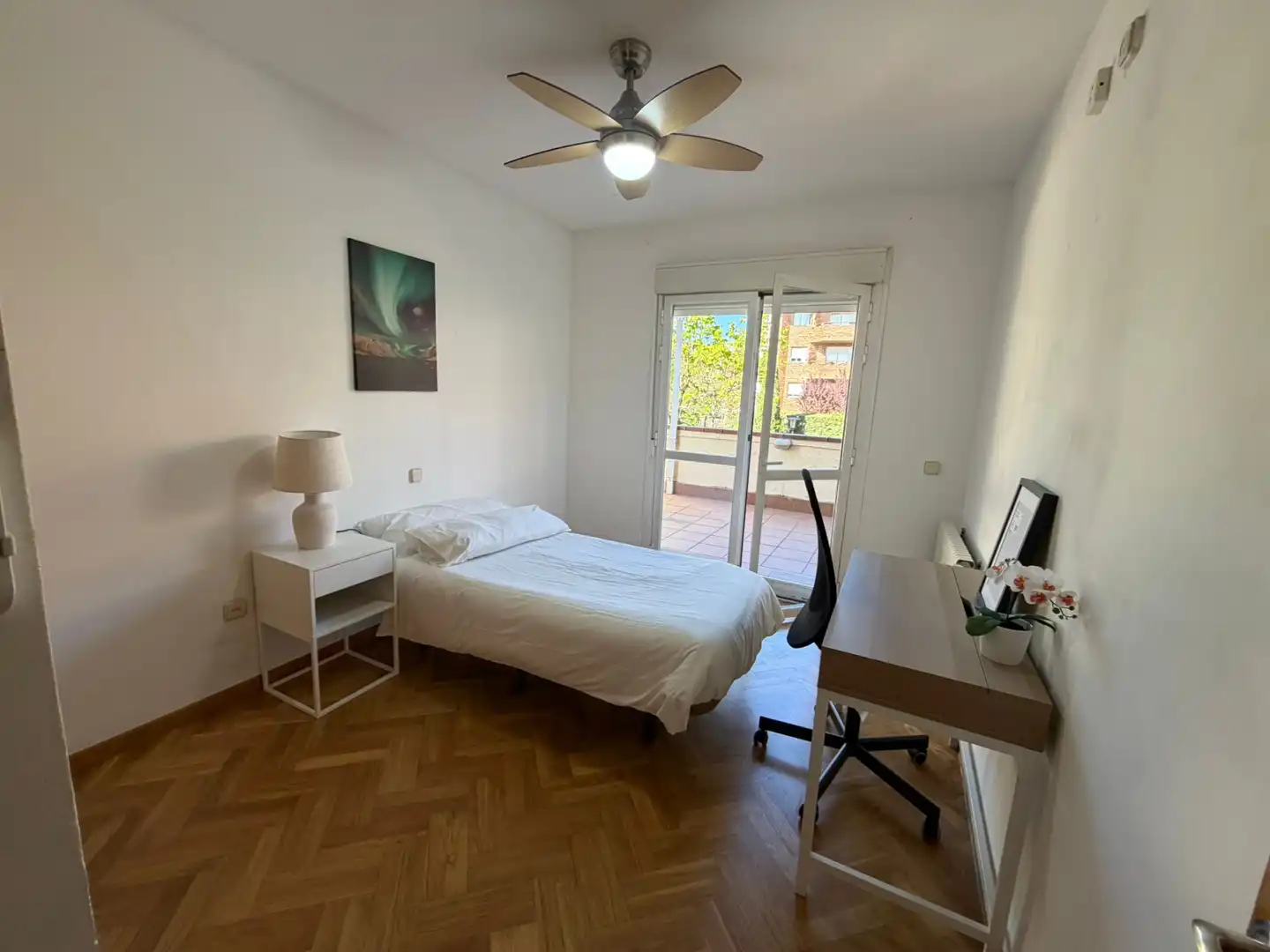 Bedroom of Flat for share in Majadahonda  with Terrace, Furnished and Washing machine