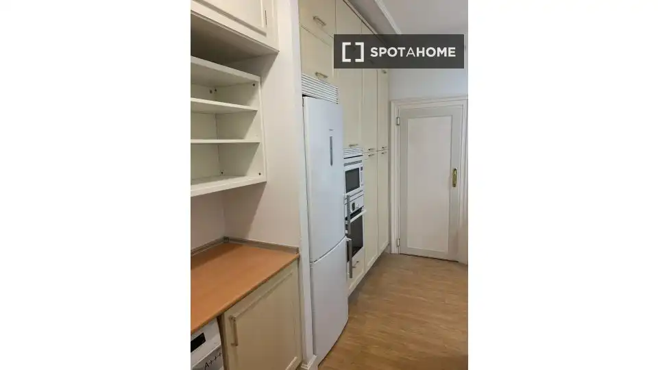 Cocina de Piso de alquiler en Madrid con Aire acondicionado, Calefacción y Amueblado