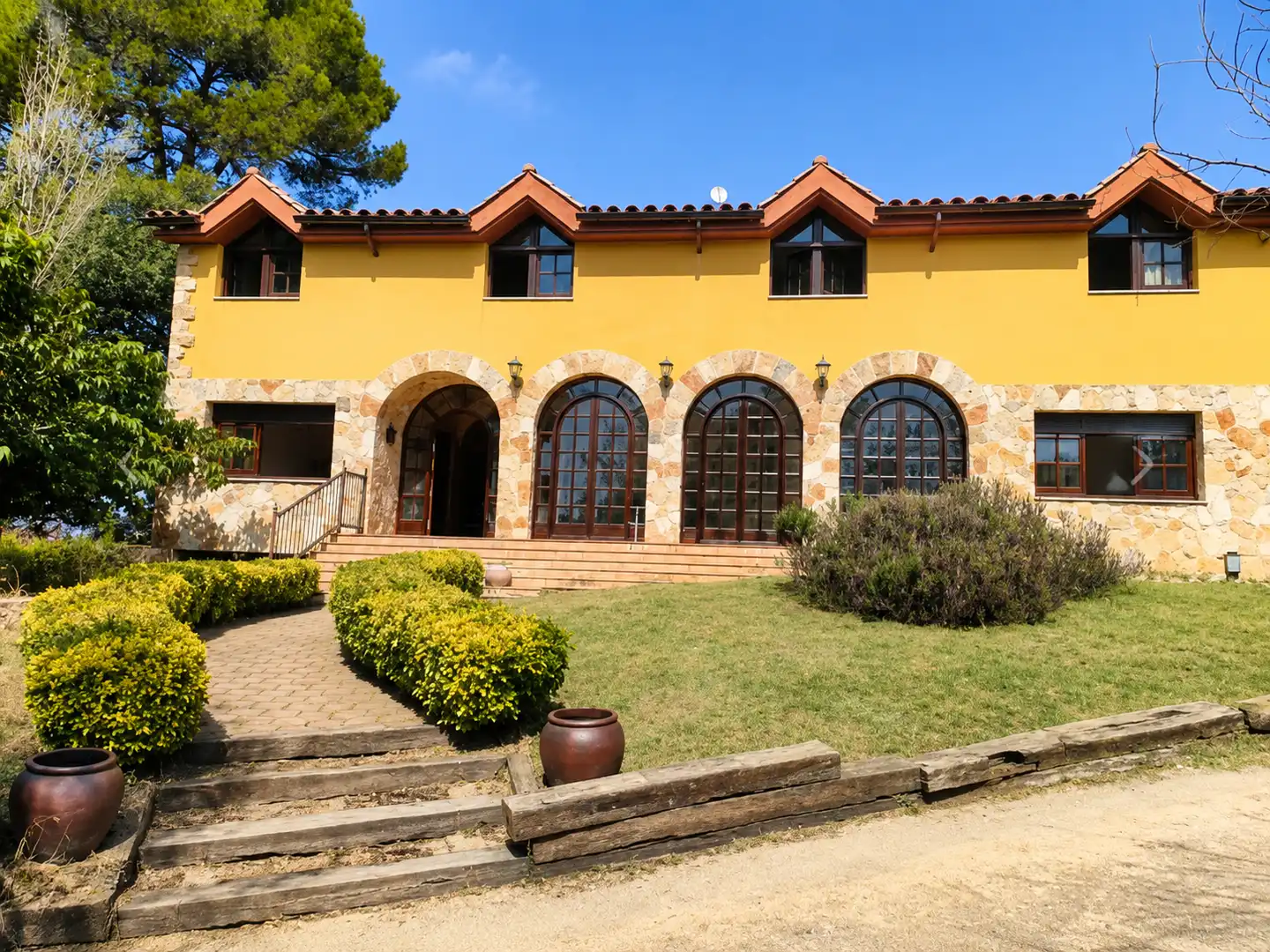 Vista exterior de Casa o chalet en venta en Montcada i Reixac con Calefacción y Jardín privado