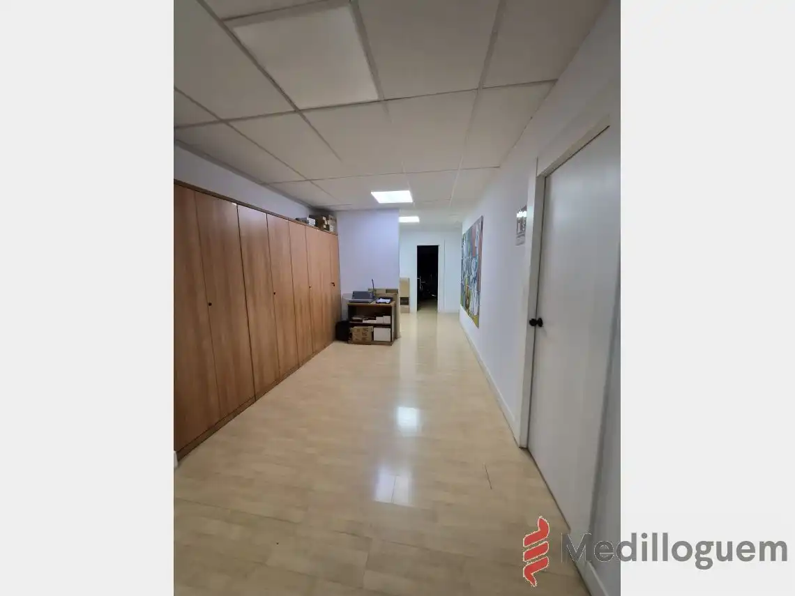 Oficina de alquiler en Les Corts