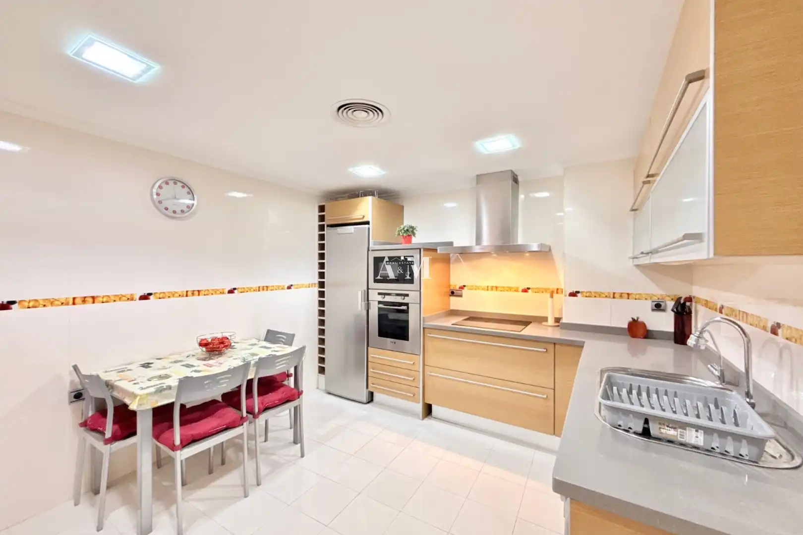 Cuina de Apartament de lloguer en Torrevieja amb Aire condicionat, Calefacció i Terrassa