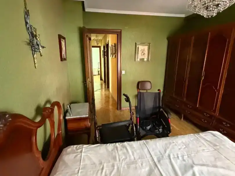 Dormitori de Pis en venda en León Capital  amb Parquet i Moblat