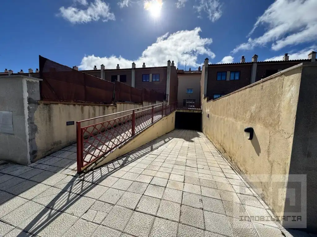 Apartamento de alquiler en C. de la Cdad. de Toledo, 9, Hervencias Altas - El Pinar