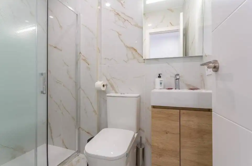Baño de Apartamento en venta en Puerto de la Cruz con Amueblado, Lavadora y Microondas
