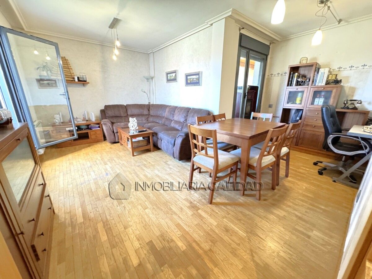Sala d'estar de Pis en venda en Burgos Capital amb Calefacció, Terrassa i Traster