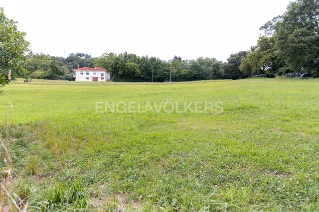 Terreno residencial en Venta en Barrio La Riba en Villaescusa (Cantabria)