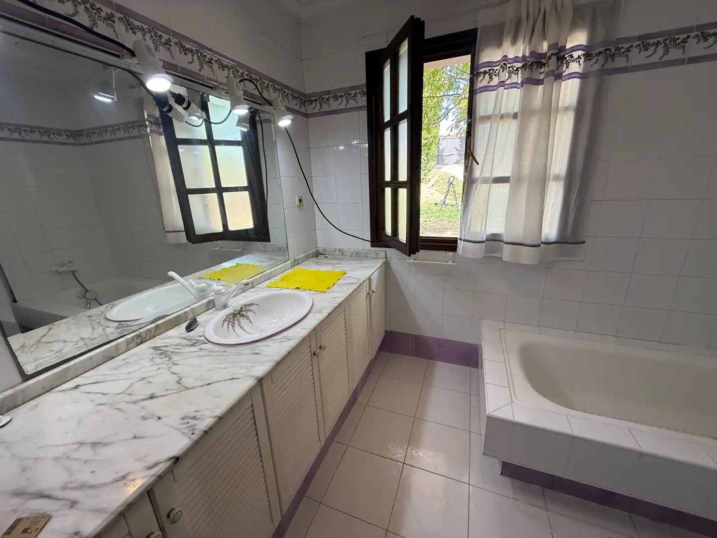 Badezimmer von Haus oder Chalet zum Verkauf in Gijón  mit Heizung, Privatgarten und Parkett