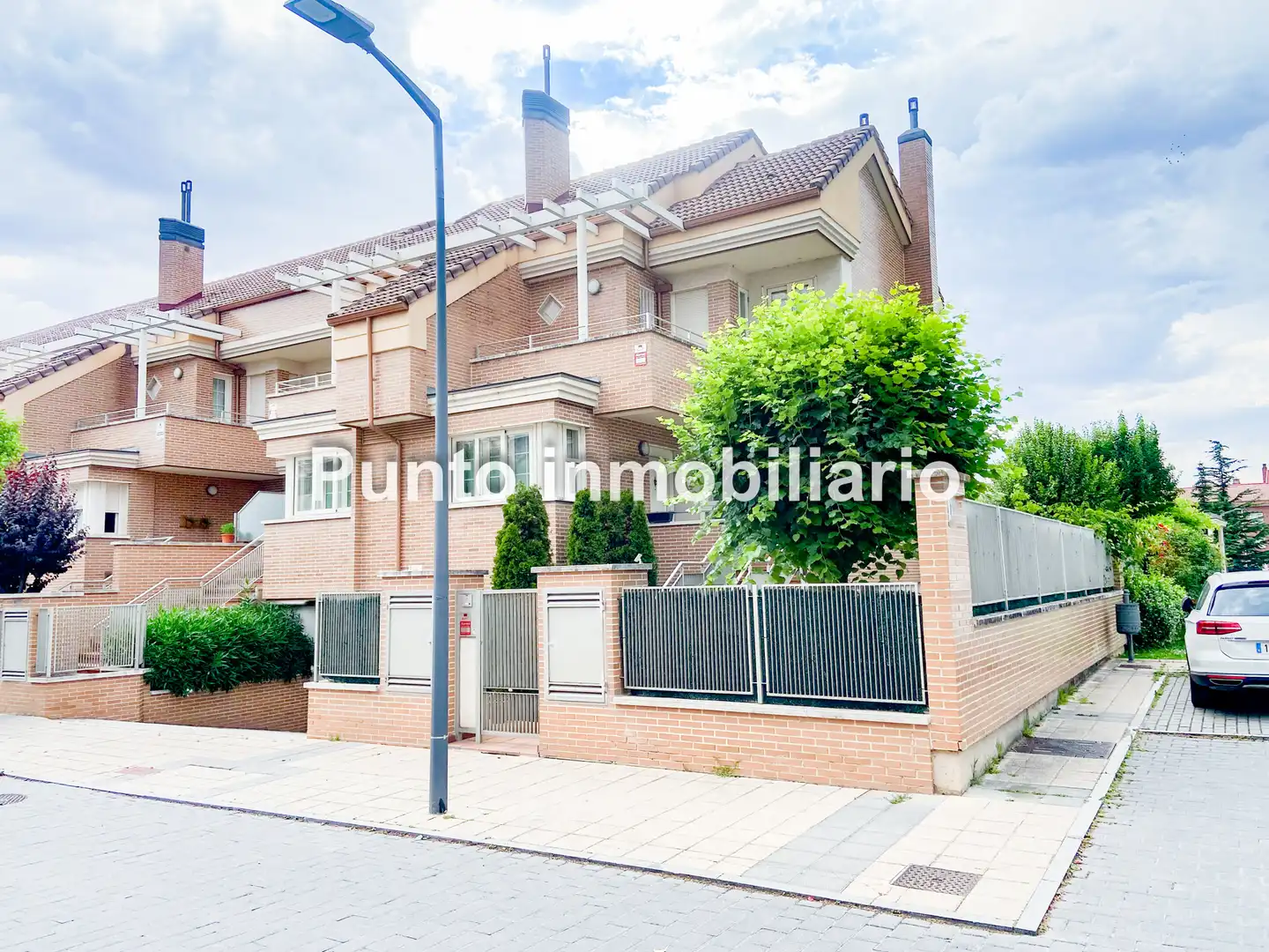 Vista exterior de Casa adosada de alquiler en Valladolid con Aire acondicionado, Calefacción y Jardín privado