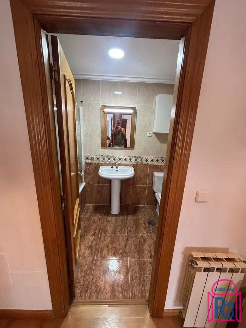 Baño de Apartamento de alquiler en León Capital  con Calefacción, Terraza y Trastero