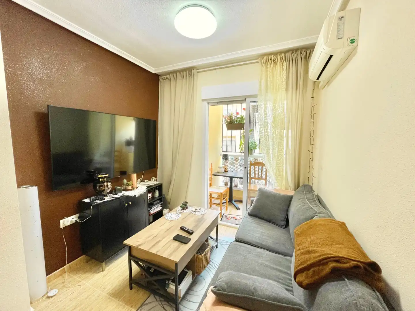 Sala d'estar de Apartament de lloguer en Formentera del Segura amb Aire condicionat, Calefacció i Terrassa