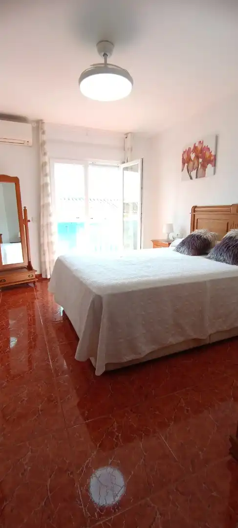 Schlafzimmer von Einfamilien-Reihenhaus zum Verkauf in Estepona mit Klimaanlage, Heizung und Terrasse