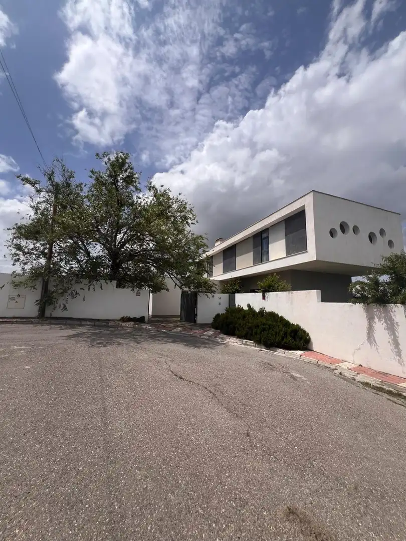 Vista exterior de Casa o xalet en venda en Las Gabias amb Aire condicionat, Calefacció i Jardí privat