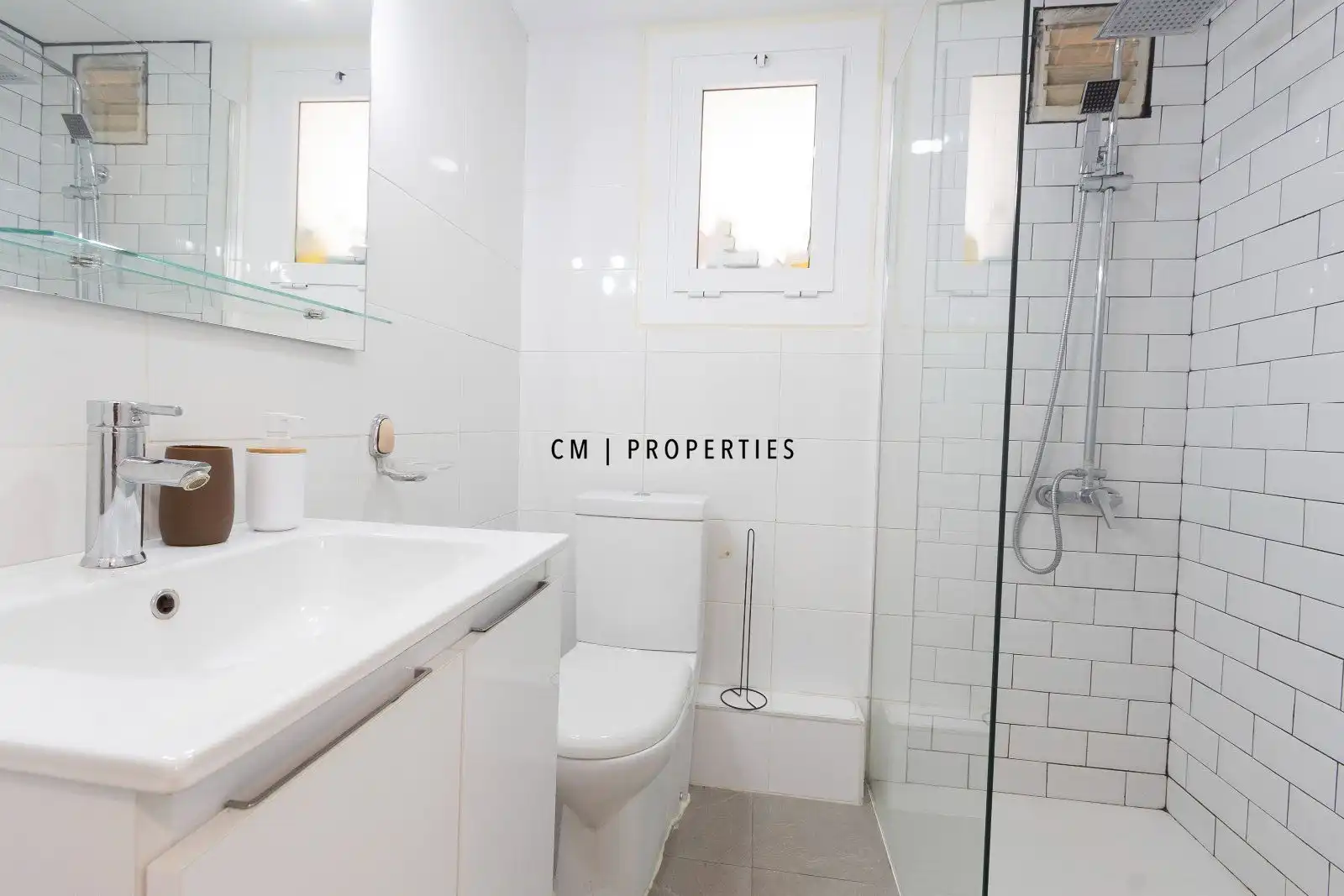 Baño de Piso de alquiler en Valencia con Aire acondicionado, Parquet y Amueblado
