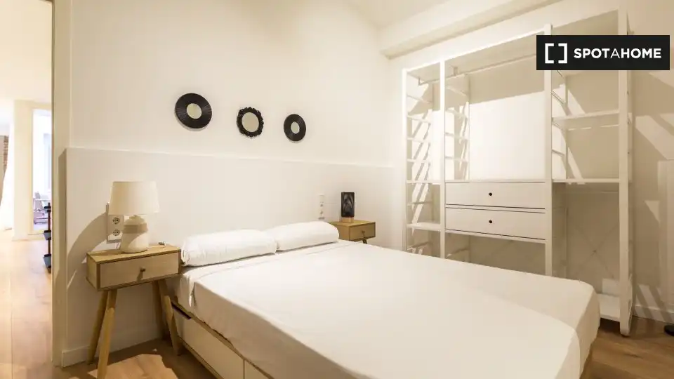 Habitació a Sant Pere, Sta. Caterina i la Ribera