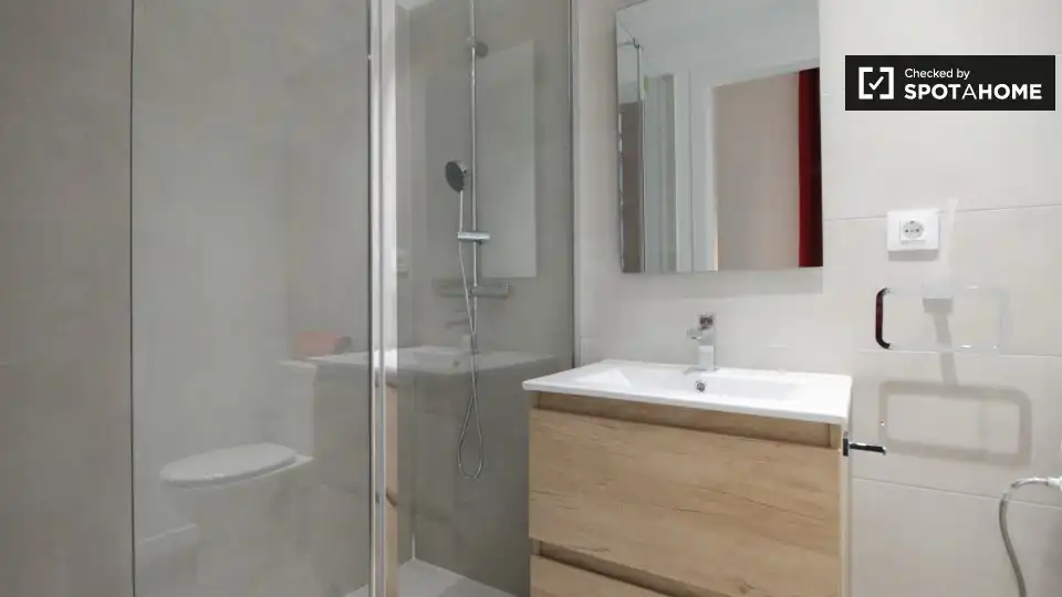 Room in Sant Pere, Sta. Caterina i la Ribera