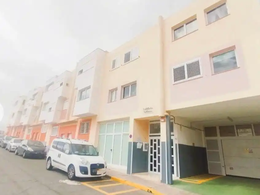 Vista exterior de Dúplex en venda en Telde amb Forn