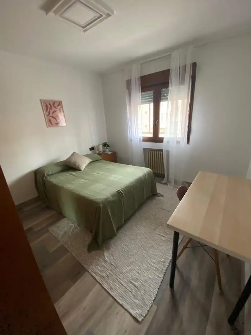 Habitación de Piso de alquiler en Oviedo  con Calefacción