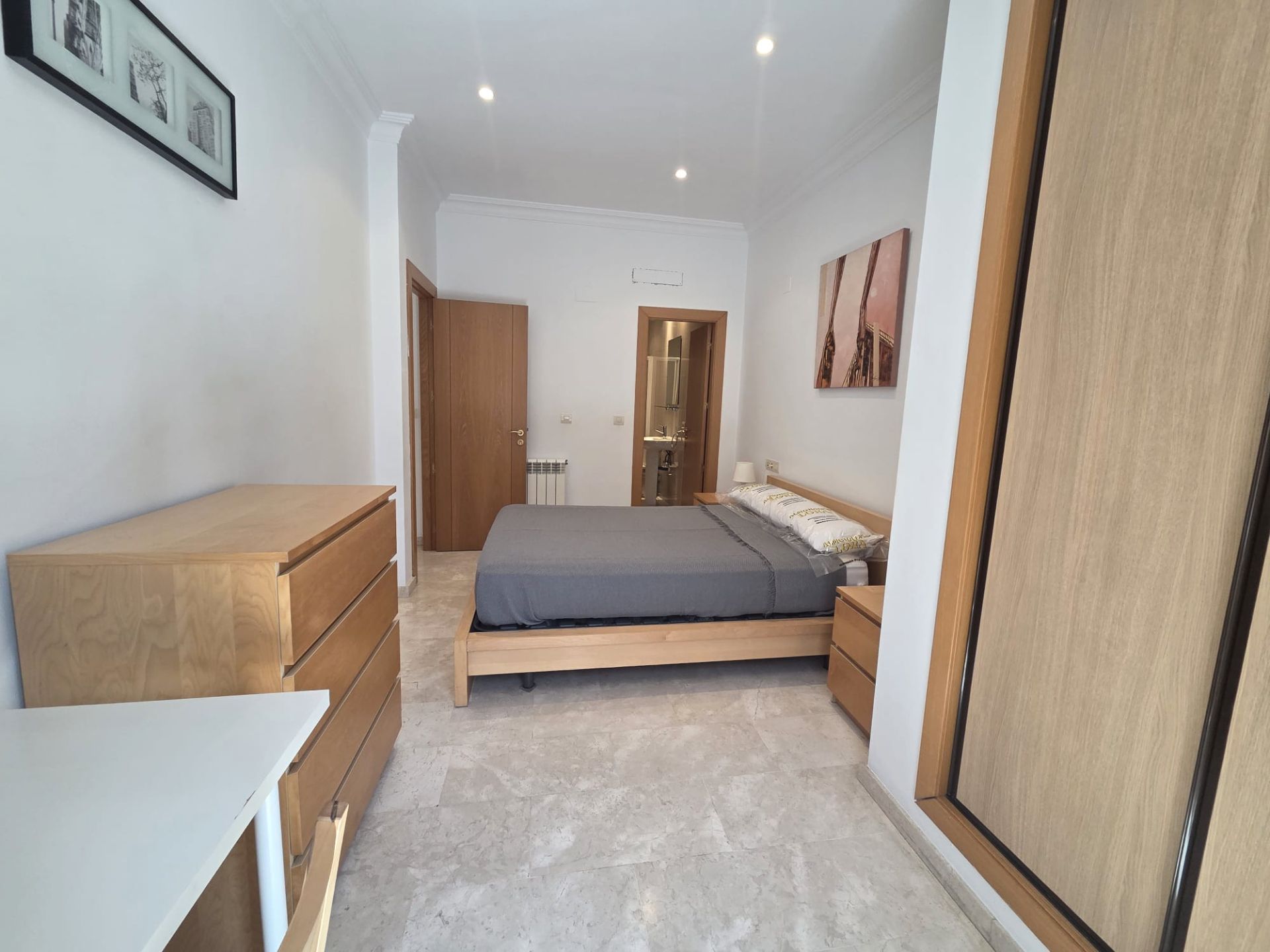 Habitación de Piso de alquiler en  Granada Capital con Calefacción, Amueblado y Lavadora