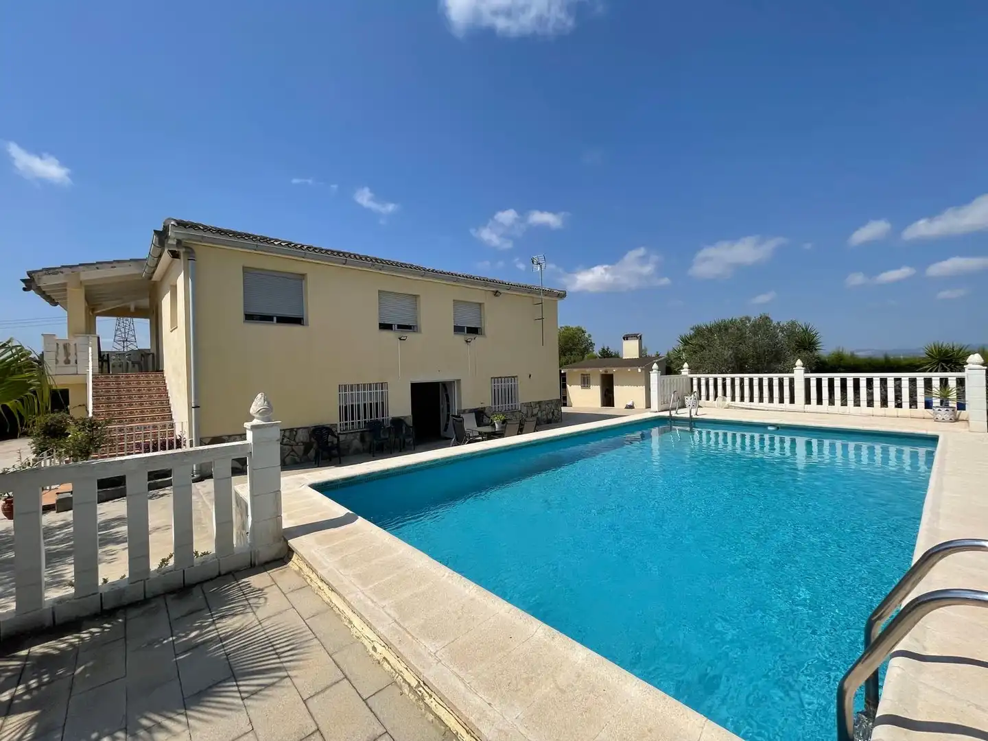 Detached house with pool for sale in Montserrat