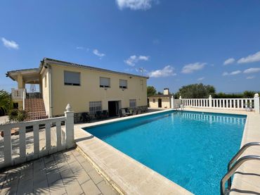 Xalet amb piscina en venda a Montserrat