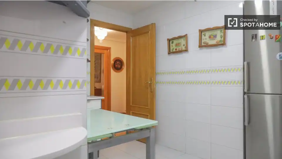 Baño de Piso para compartir en Madrid con Aire acondicionado, Calefacción y Terraza