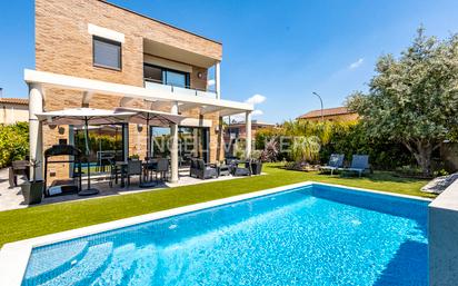 Swimming pool of House or chalet for sale in Abrera  with Air Conditioner, Heating and Private garden