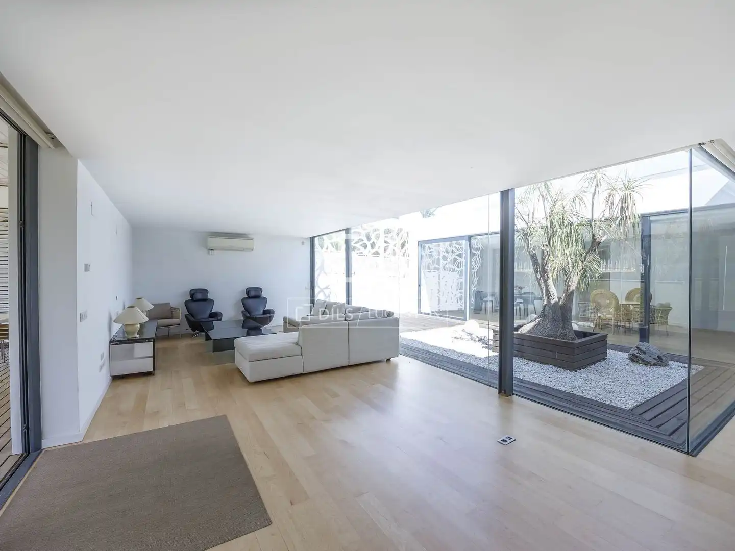 Living room of Houses for sale in Sagunto / Sagunt  with Air Conditioner, Parquet flooring and Swimming Pool