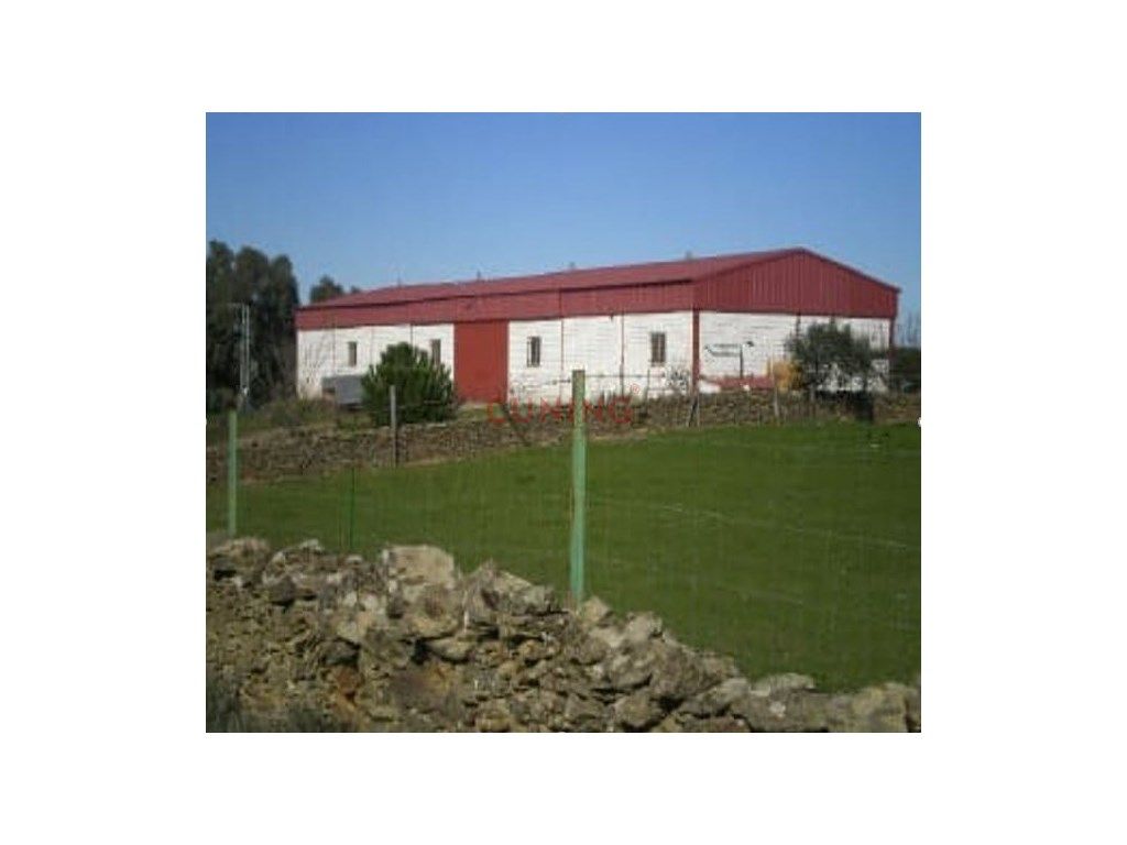 Vista exterior de Nau industrial en venda en Membrío