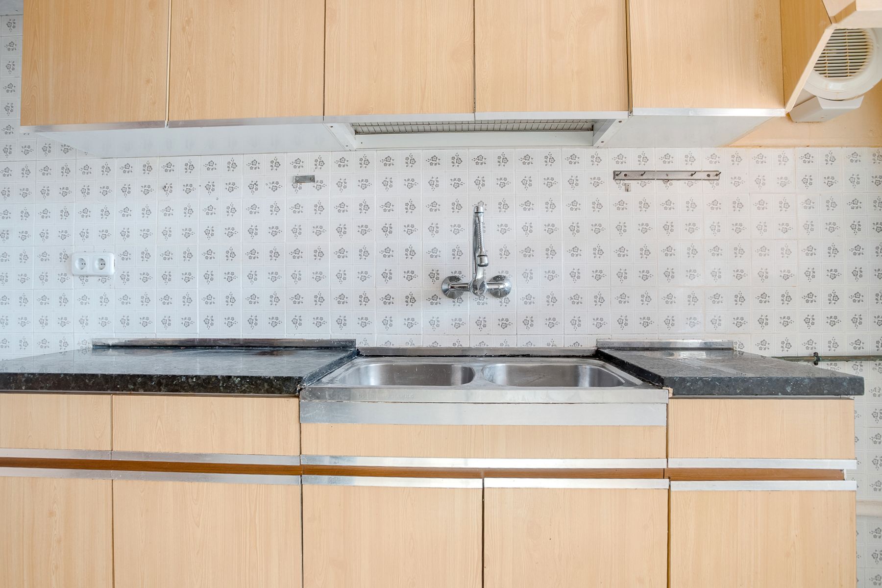 Cuina de Pis en venda en Cornellà de Llobregat amb Balcó