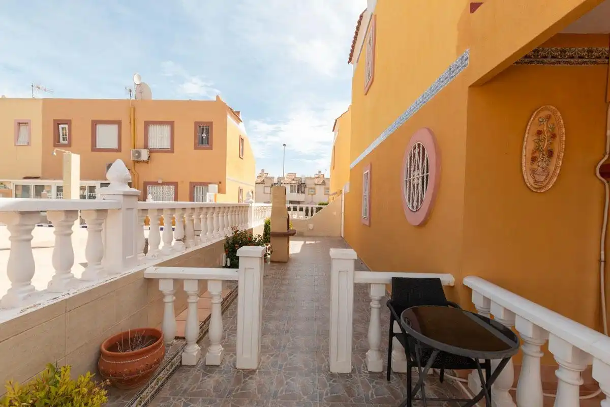 Terrassa de Casa adosada en venda en Orihuela amb Jardí privat, Terrassa i Piscina comunitària