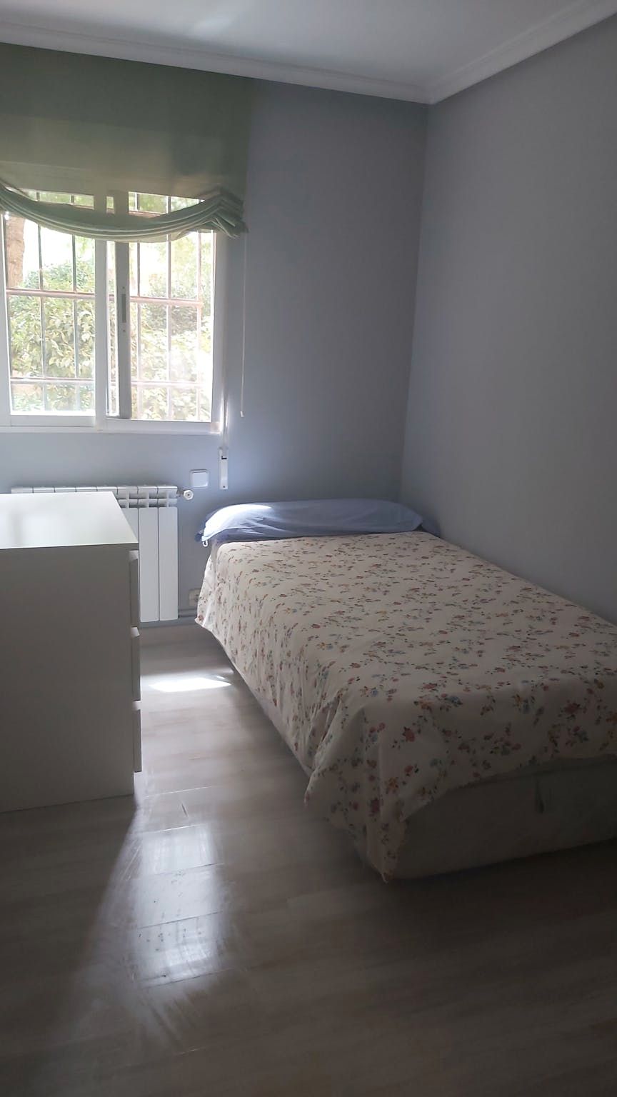Bedroom of Flat to share in  Madrid Capital  with Air Conditioner, Heating and Private garden
