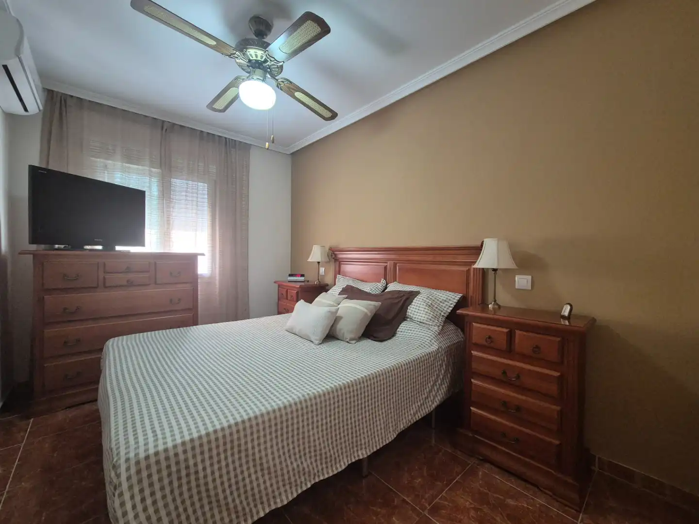 Habitación de Piso en venta en Badajoz con Aire acondicionado, Jardín privado y Horno