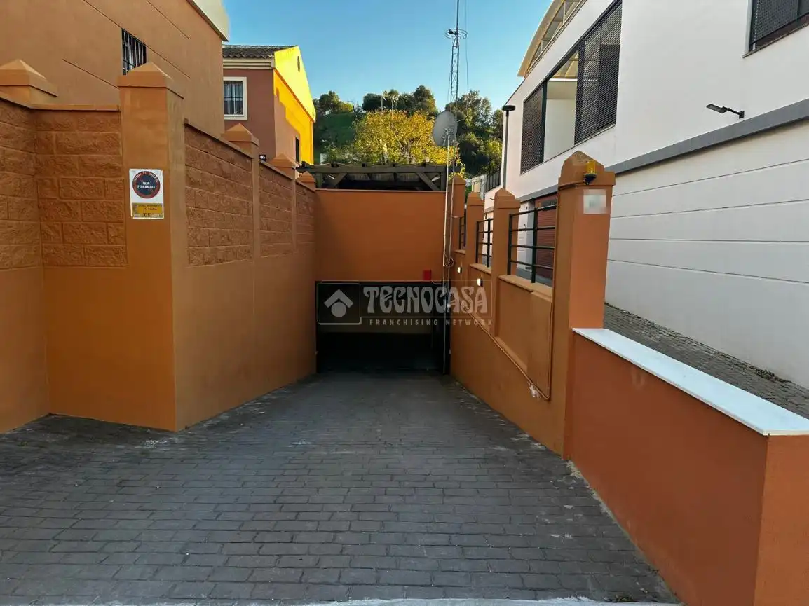 Parking de Casa adosada en venta en Málaga con Aire acondicionado, Jardín privado y Terraza