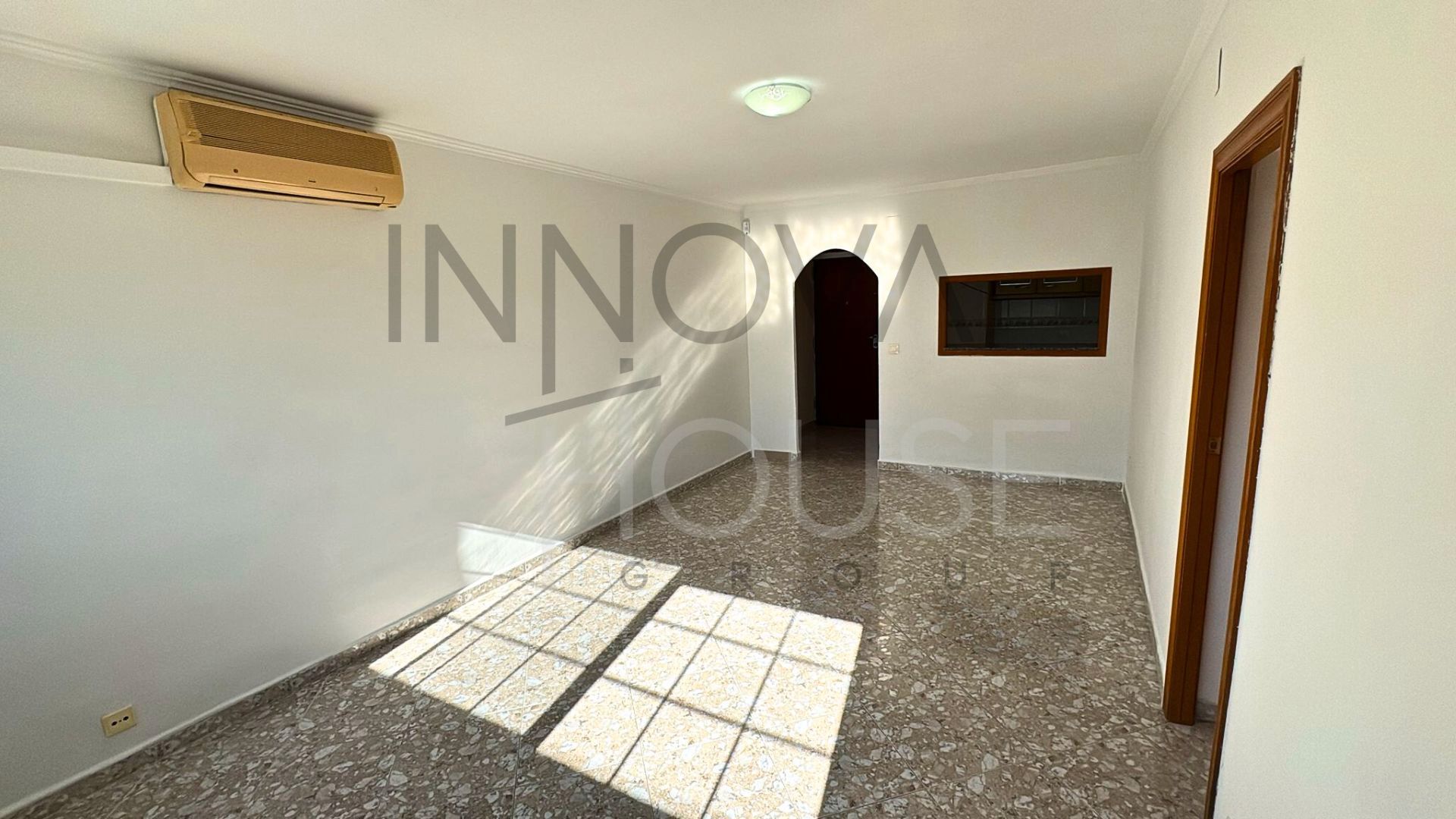 Flat for sale in L'Hospitalet de Llobregat  with Air Conditioner and Oven