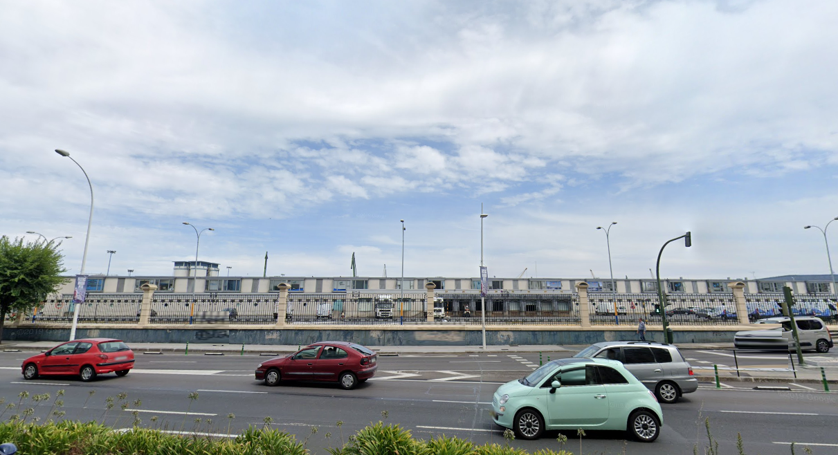 Piso en venta en Avenida Linares Rivas, Ensanche, Centro - Juan Flórez - Plaza Pontevedra